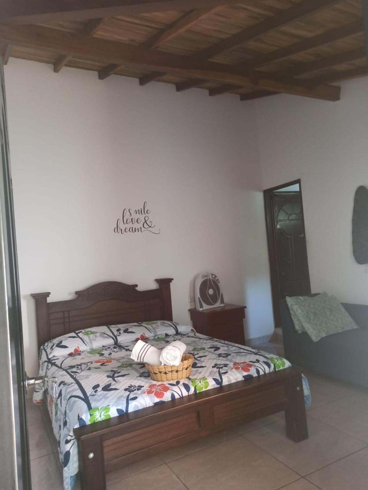 Guadalupe Hostal Jose Navarro מראה חיצוני תמונה